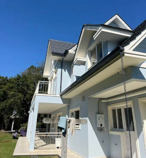 Calhas de alumínio instaladas em telhado Florianópolis